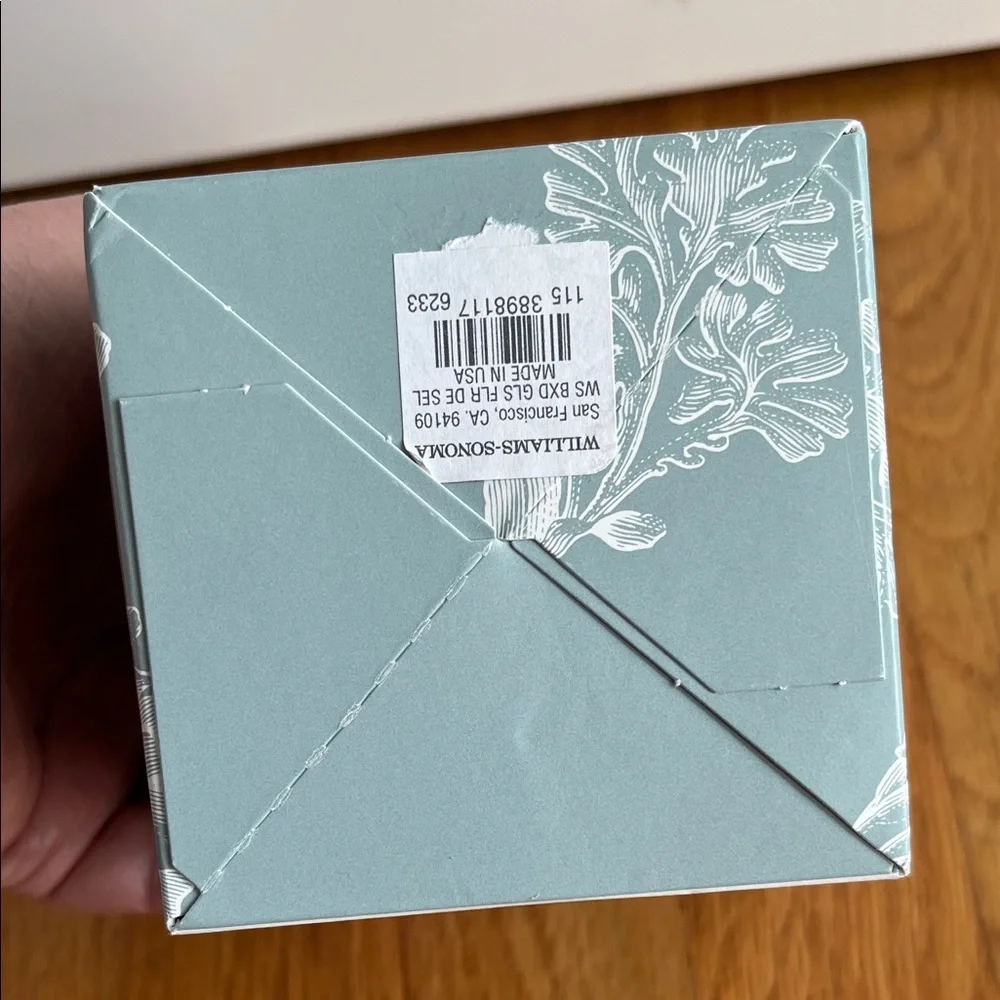 Williams Sonoma Fleur de Sel Candle in White and Gray